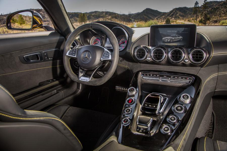 Интерьер Mercedes-AMG GT S 2016 года  (NA) (фото 14 из 35)
